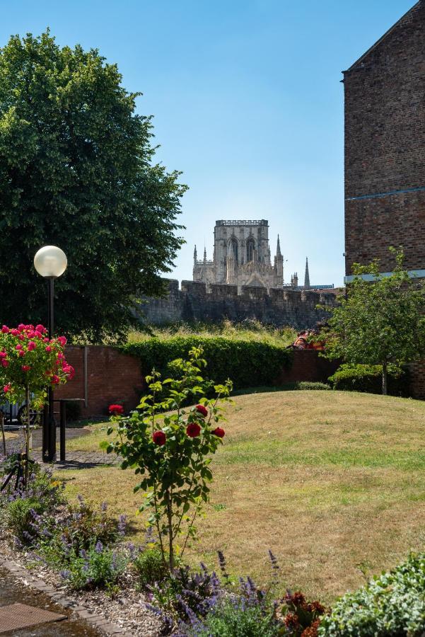 Stylish Apt With Minster Views I Pass The Keys York Luaran gambar